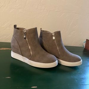 Size 7.5 taupe gray brown hidden high heel sneakers zipper white sole brand new